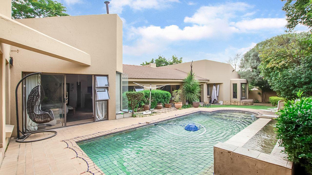 3 Bedroom House for sale in Douglasdale P24112396352