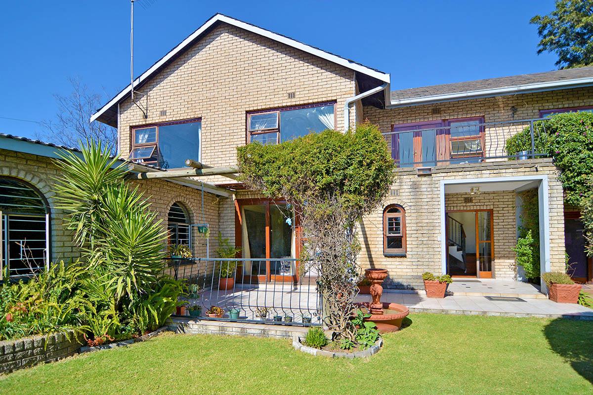 12 Bedroom House for sale in Lakefield P24112396544