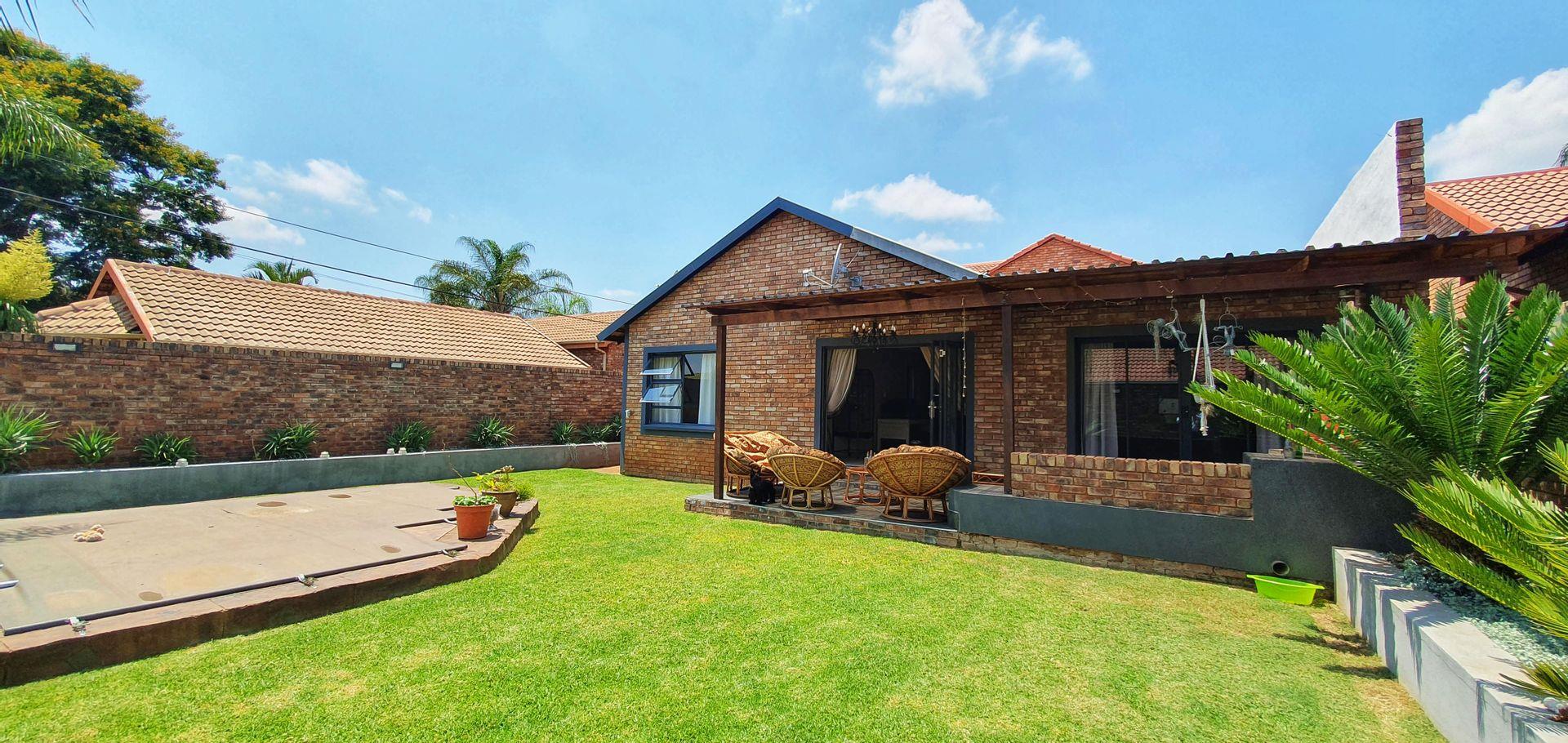 4 Bedroom House for sale in Ninapark P24112398303