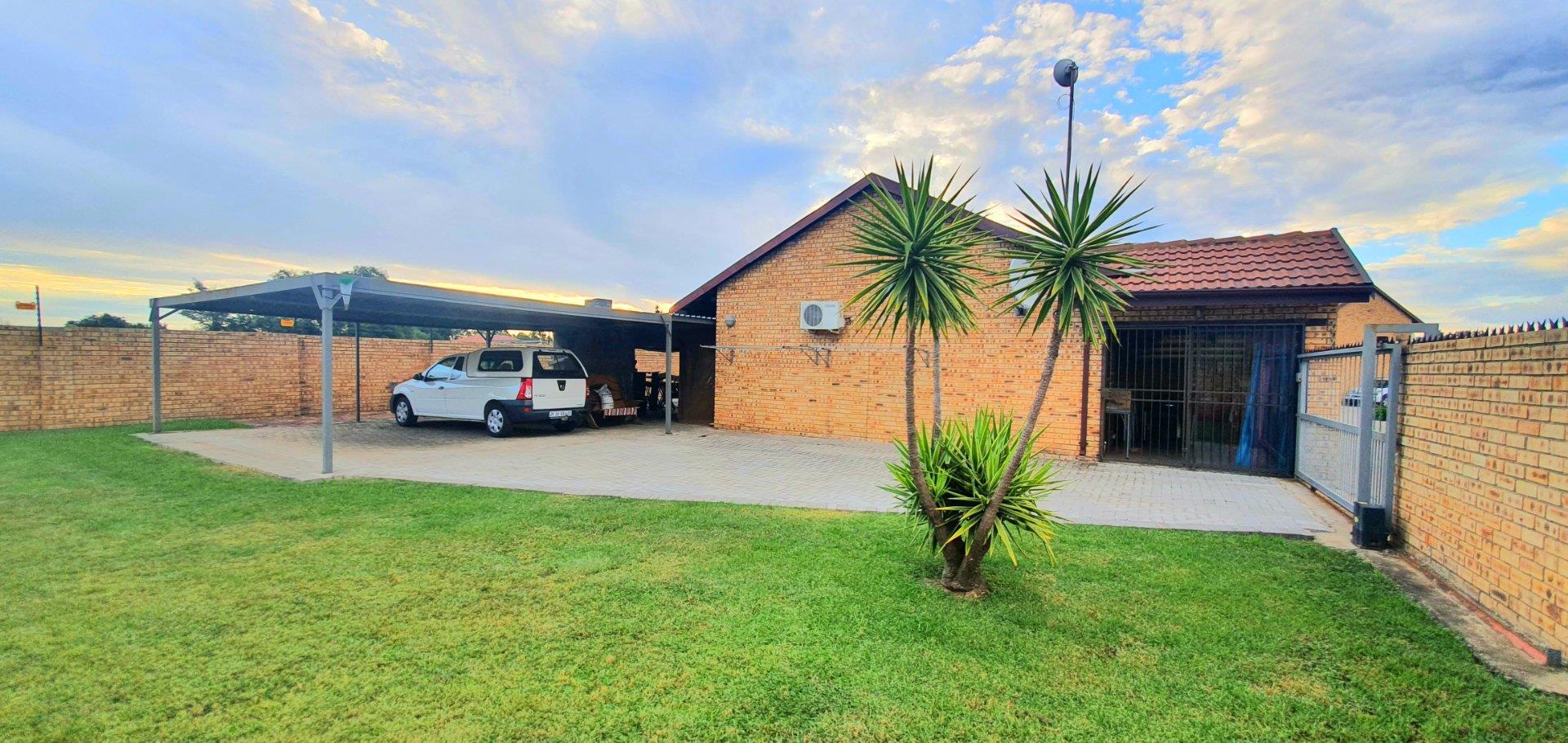 3 Bedroom Townhouse for sale in Riversdale P24112398941