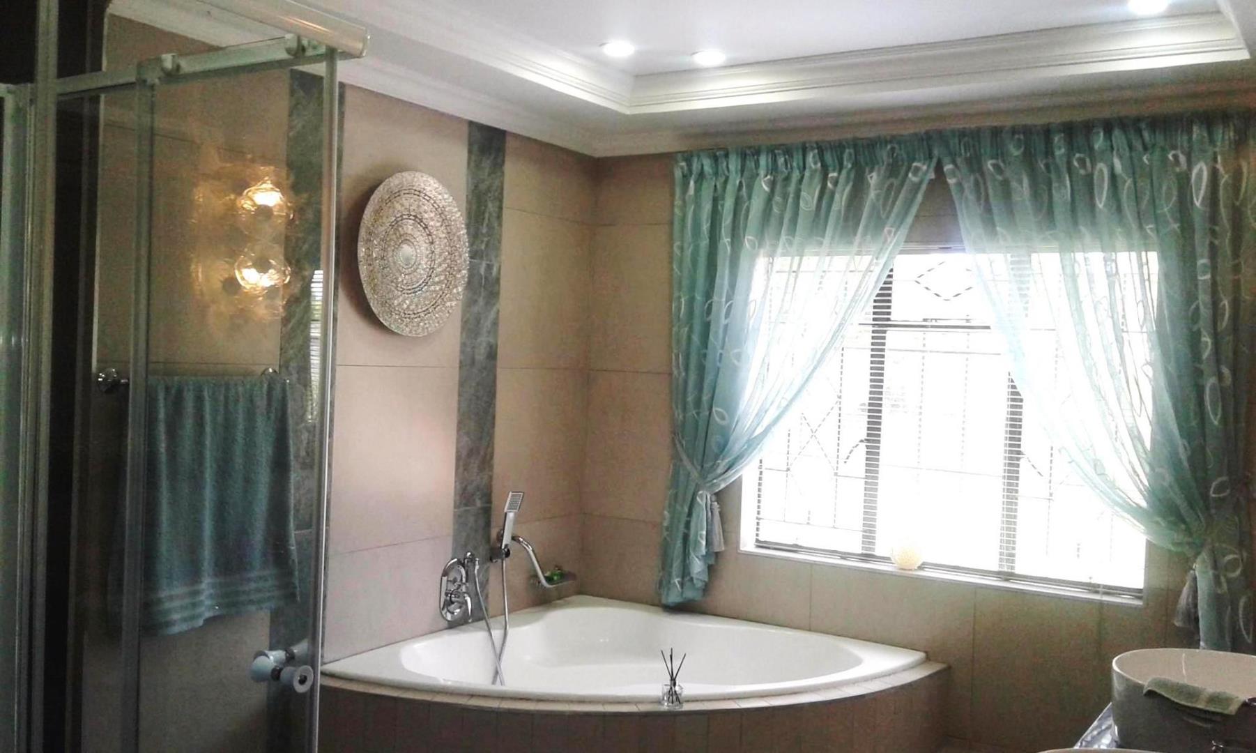 7 Bedroom House for sale in Benoni AH 3 Lilyvale Rd P24112400854