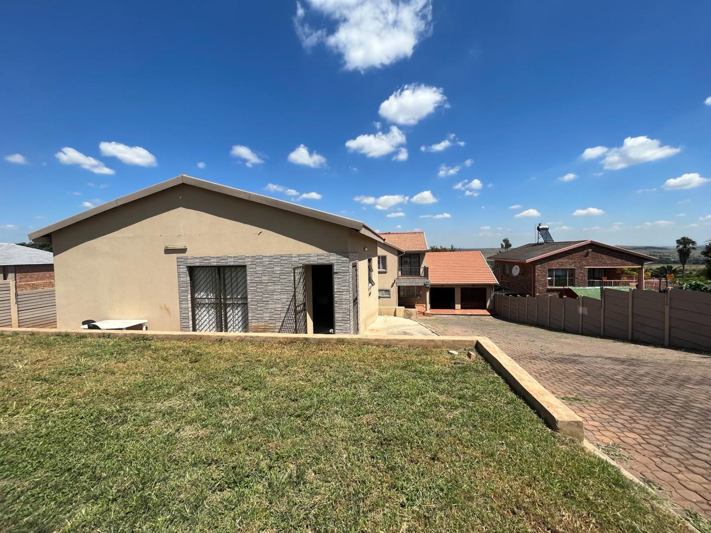 9 Bedroom House for sale in Erasmia P24112402073