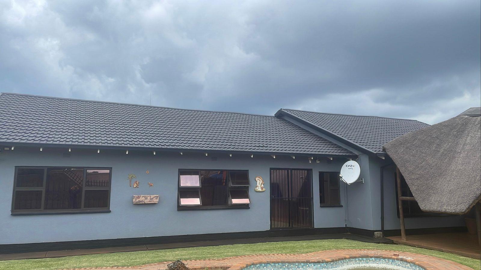 4 Bedroom House for sale in Carletonville Central P24112402130