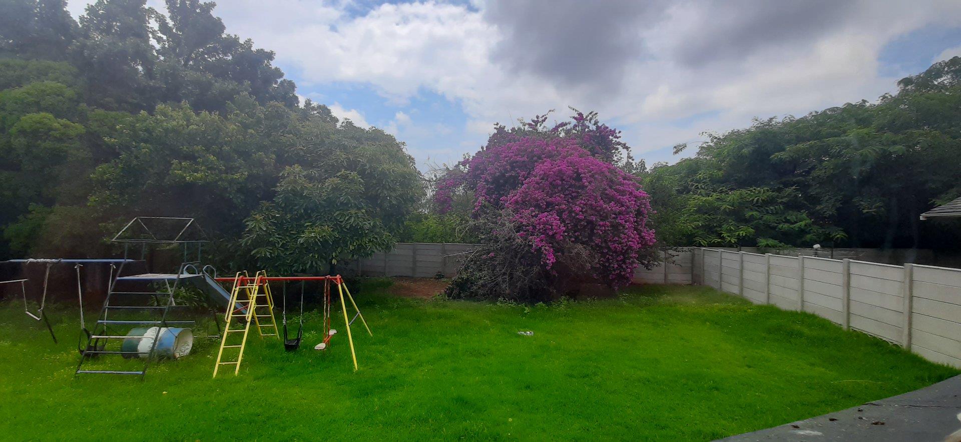 5 Bedroom House to rent in Fairland P24114631982