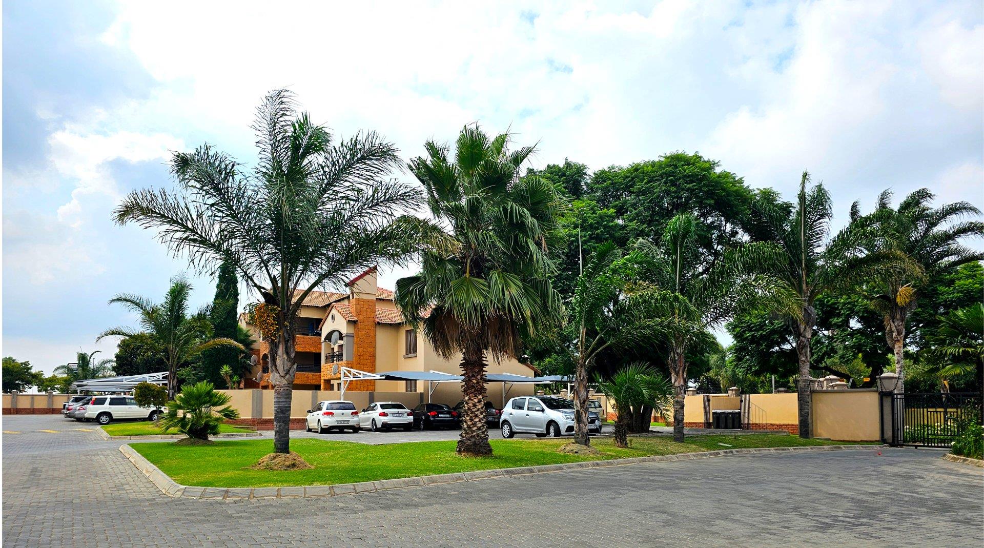 2 Bedroom House for sale in Halfway Gardens P24112403985