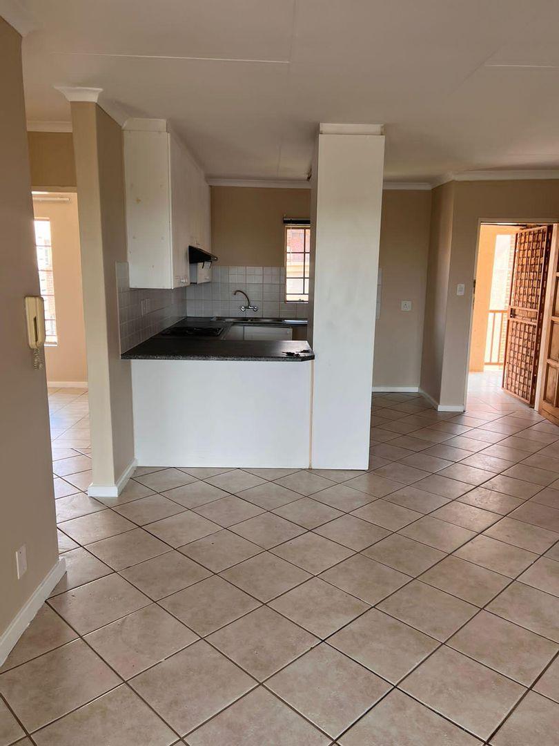 2 Bedroom Apartment / flat for sale in Amberfield P24112404585