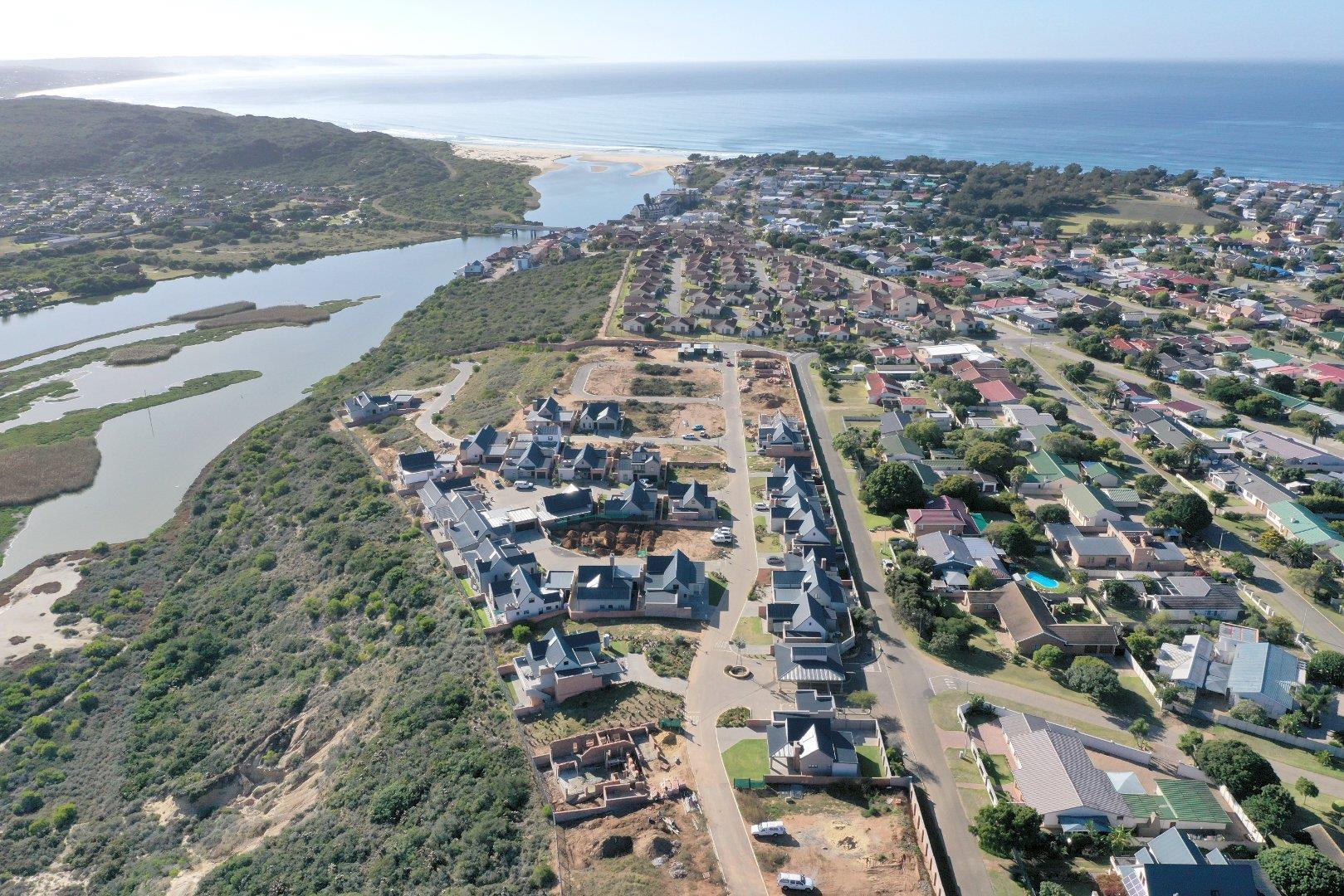 3 Bedroom House for sale in Hartenbos Central P24114307360