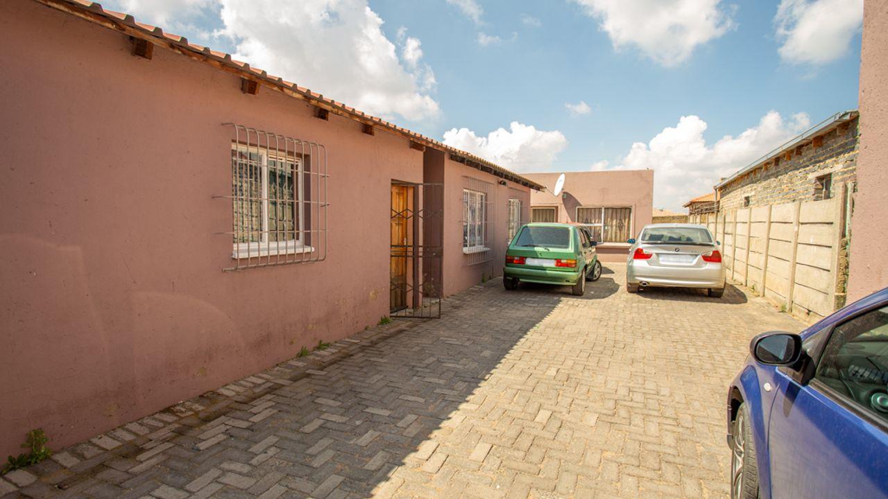 Delmore Park Property Property and houses for sale in Delmore Park