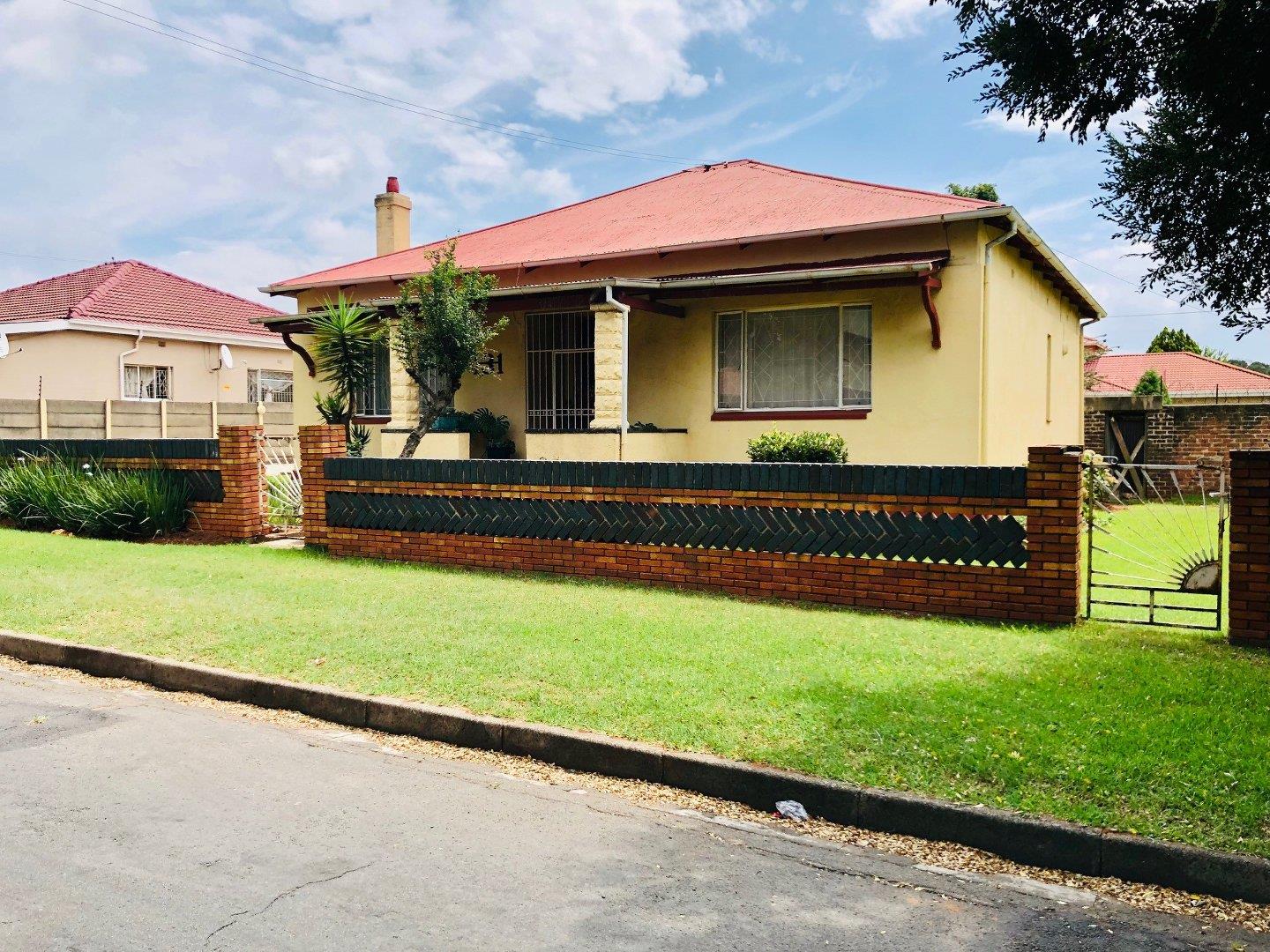 3 Bedroom House for sale in Malvern East P24112406277