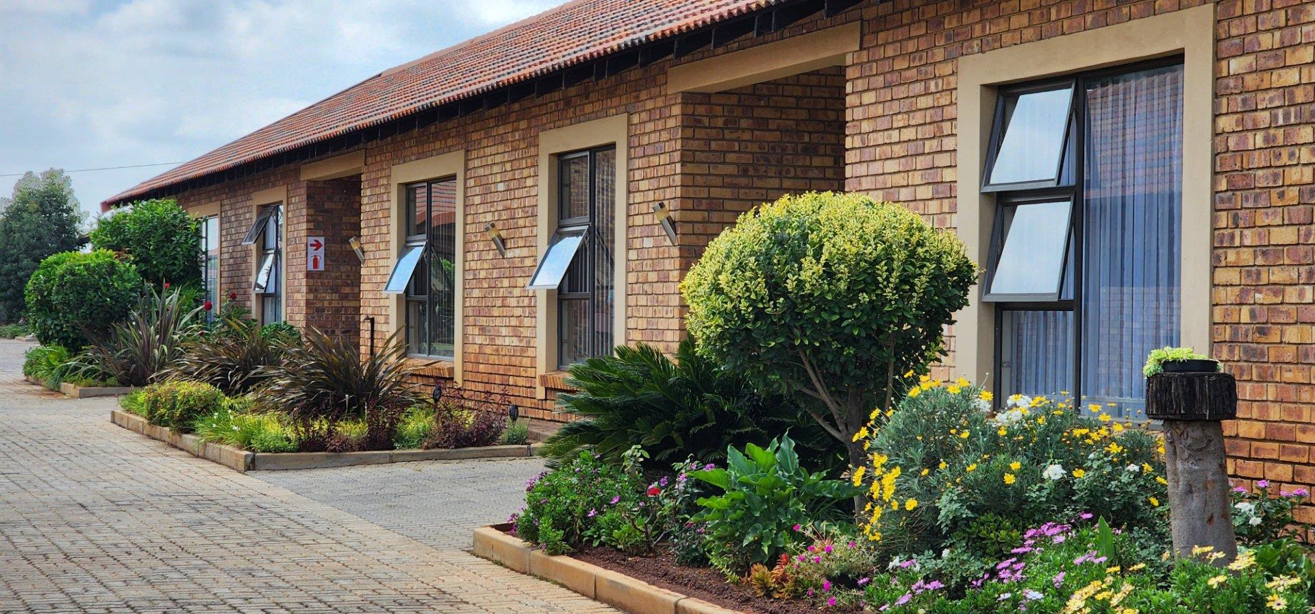 2 Bedroom Townhouse for sale in Riversdale P24112404671