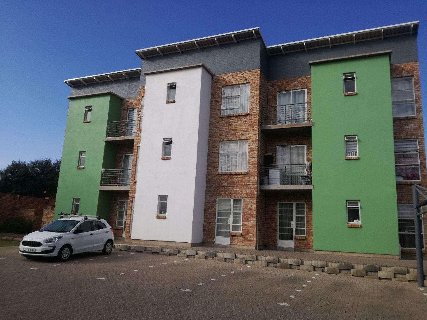 2 Bedroom Townhouse for sale in Theresapark 777 Waterberry Estate, 69 Leopard Road P24112091703