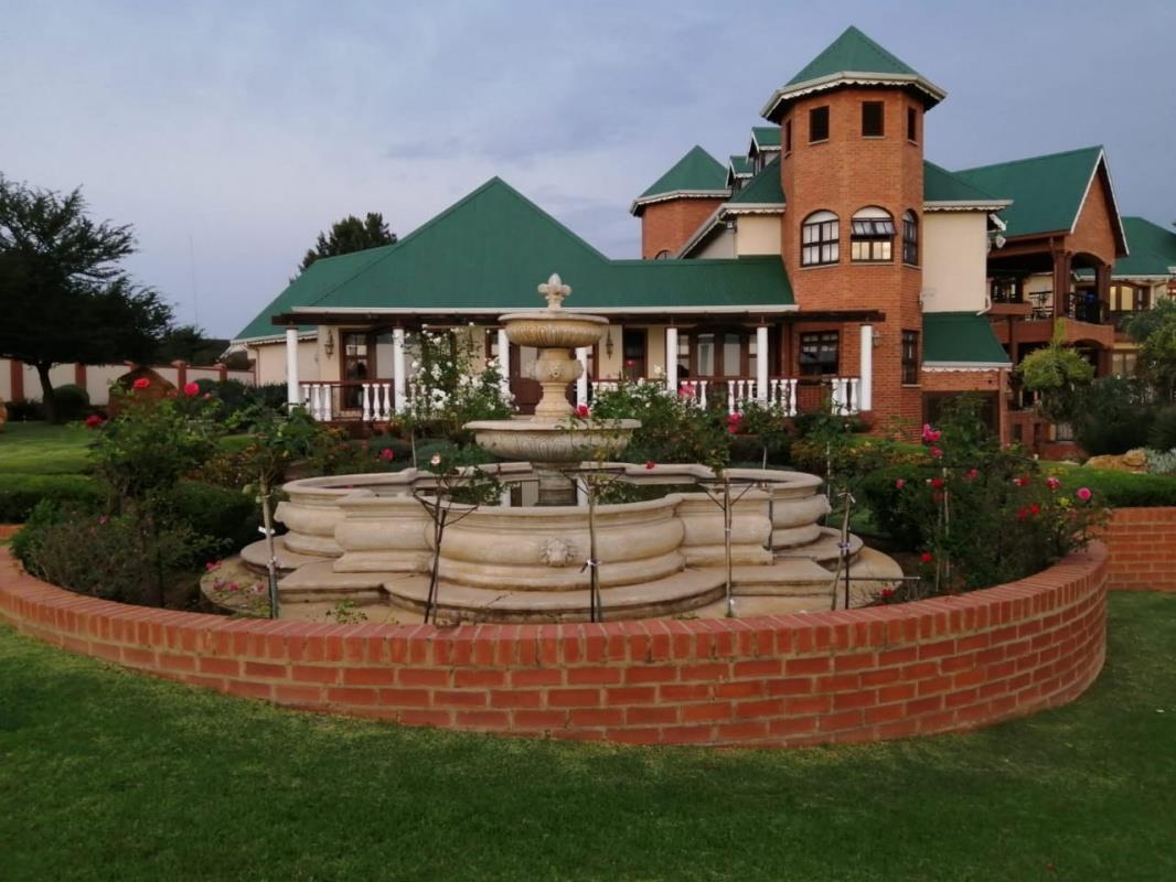 6 Bedroom House for sale in Dunblane Lifestyle & Equestrian Estate