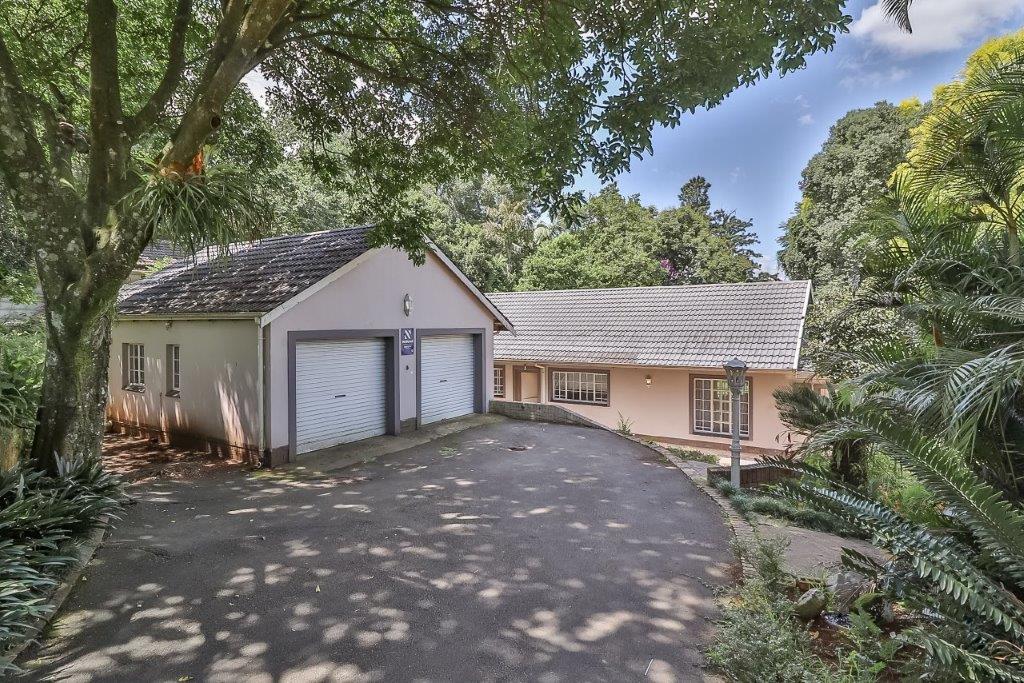 4 Bedroom House for sale in Chase Valley Heights P24112413825