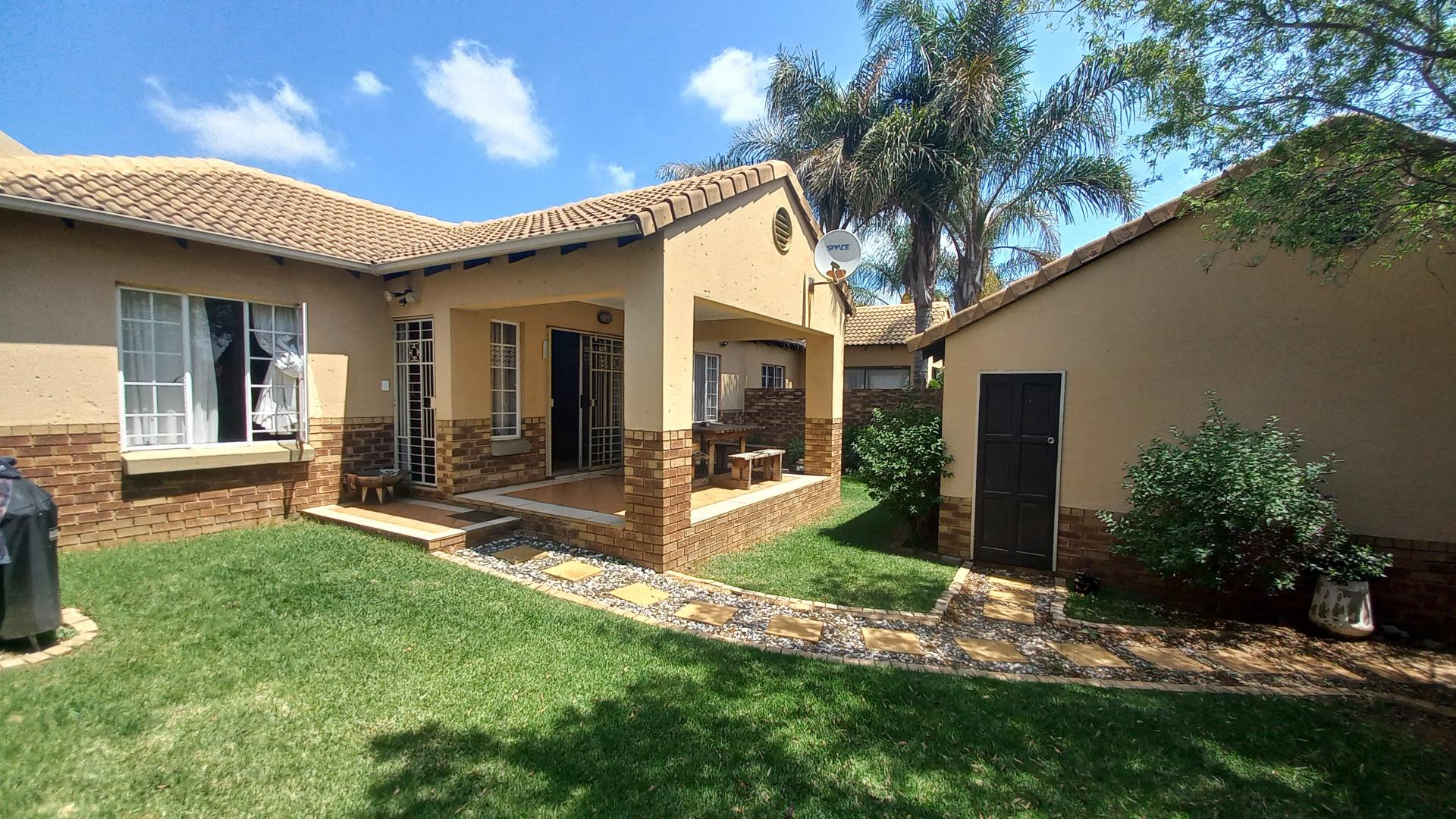 Moreleta Park Property Townhouses for sale in Moreleta Park