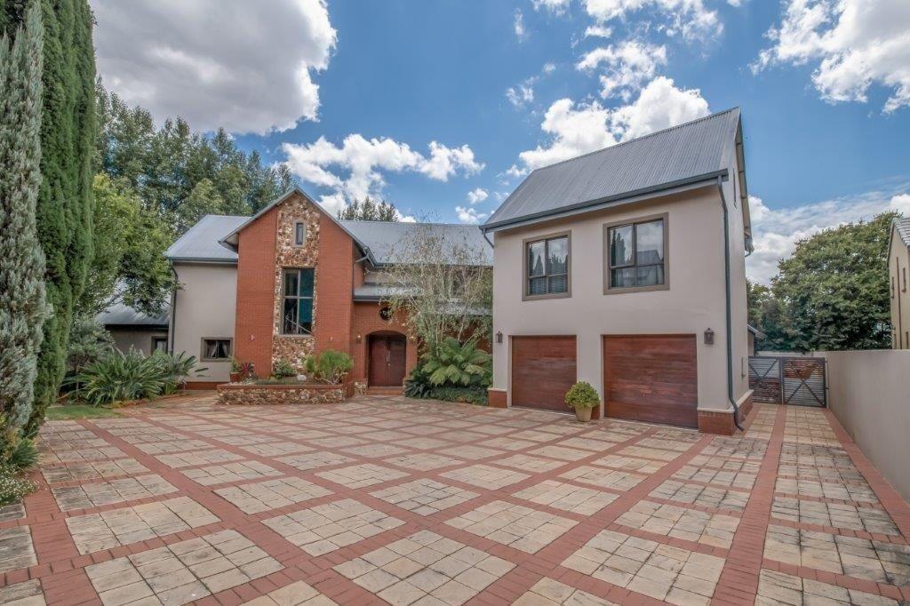 5 Bedroom House for sale in Southdowns Estate P24112417745