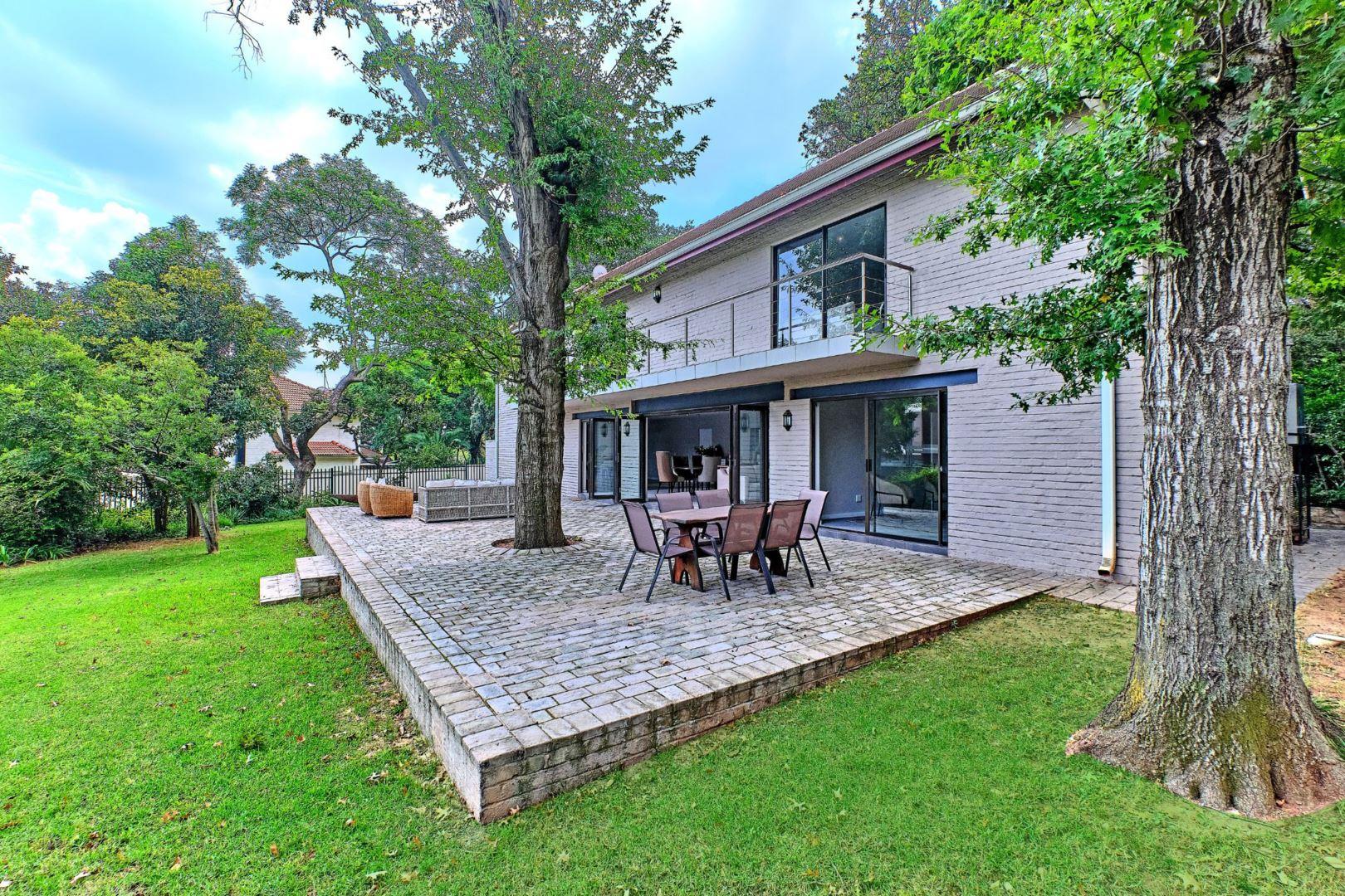 3 Bedroom House for sale in Bryanston P24112418543