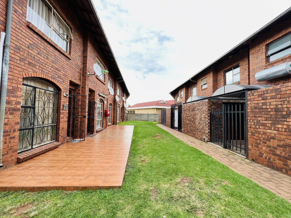 2 Bedroom Apartment / flat for sale in Eden Park P24113531104