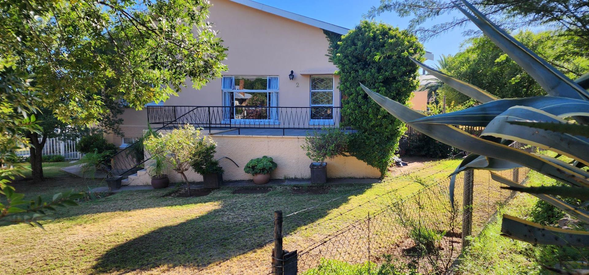 5 Bedroom House for sale in Cradock P24112425915