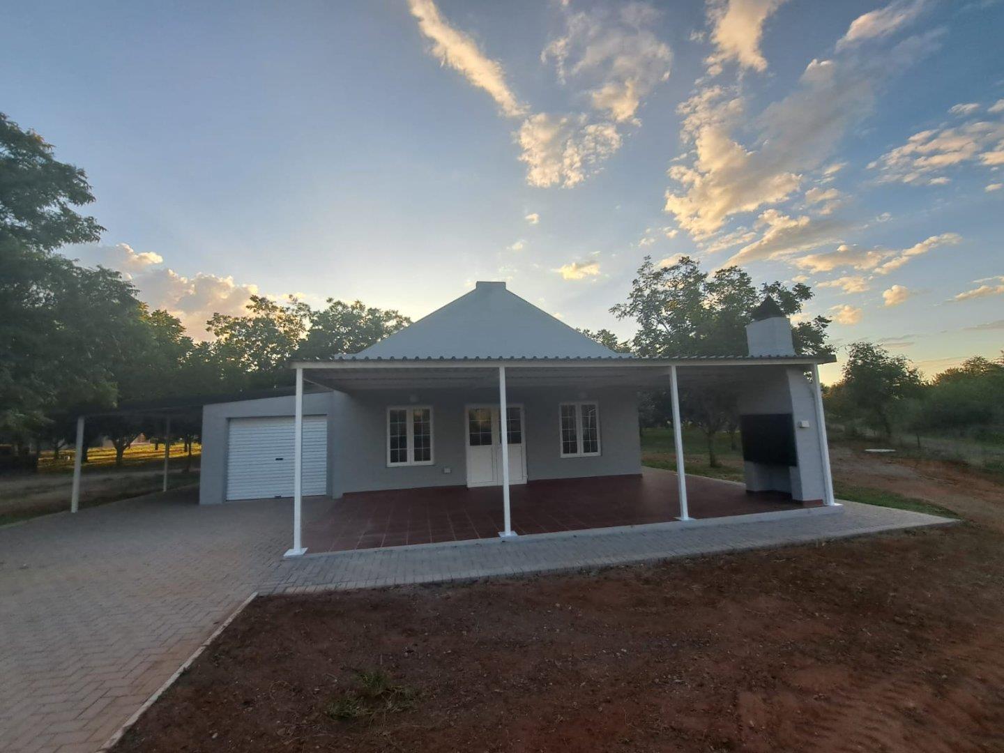 2 Bedroom House for sale in Orania Oewerlaan H012 P24112005504