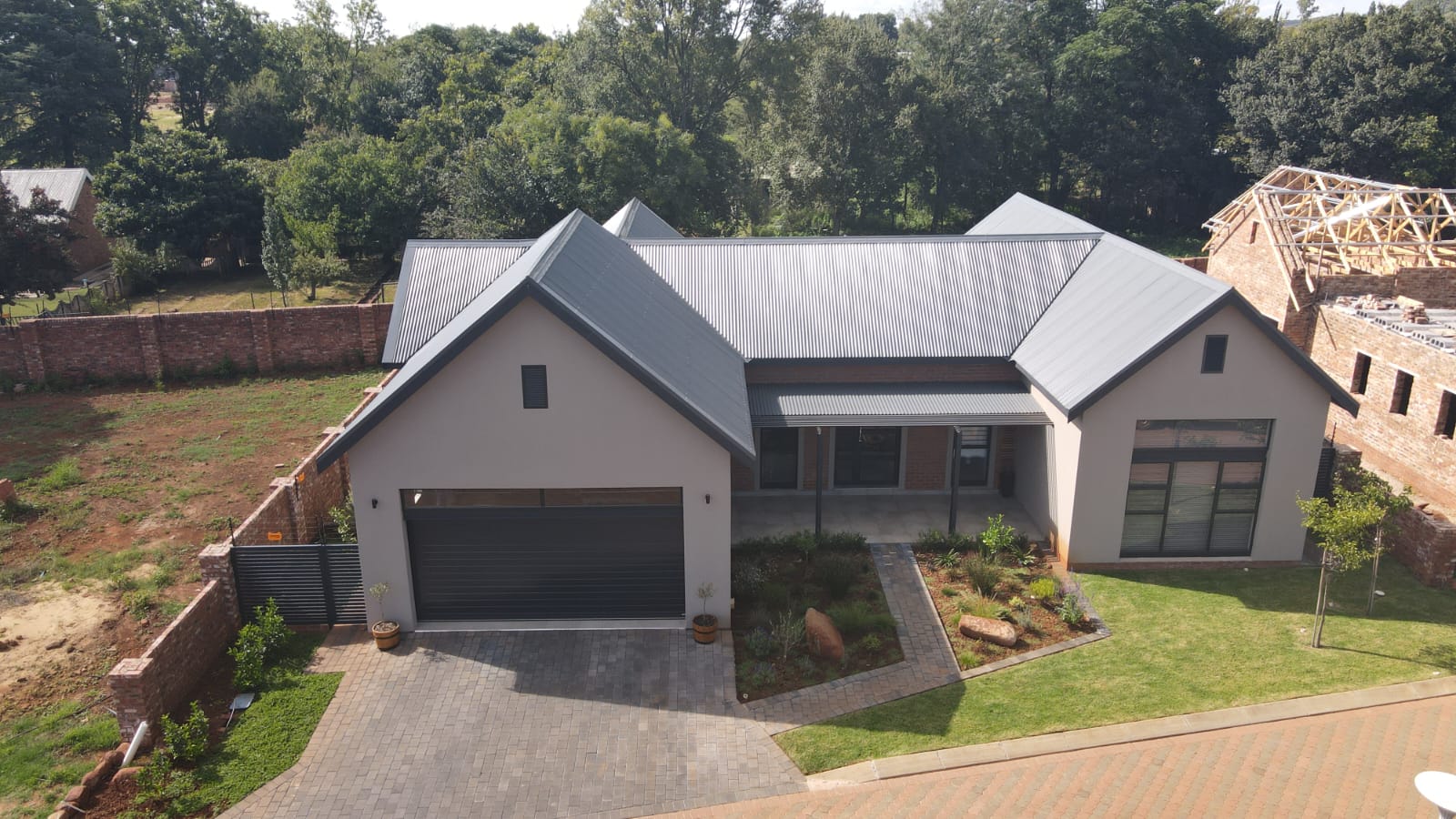 3 Bedroom House for sale in Van Der Hoff Park P24111806403