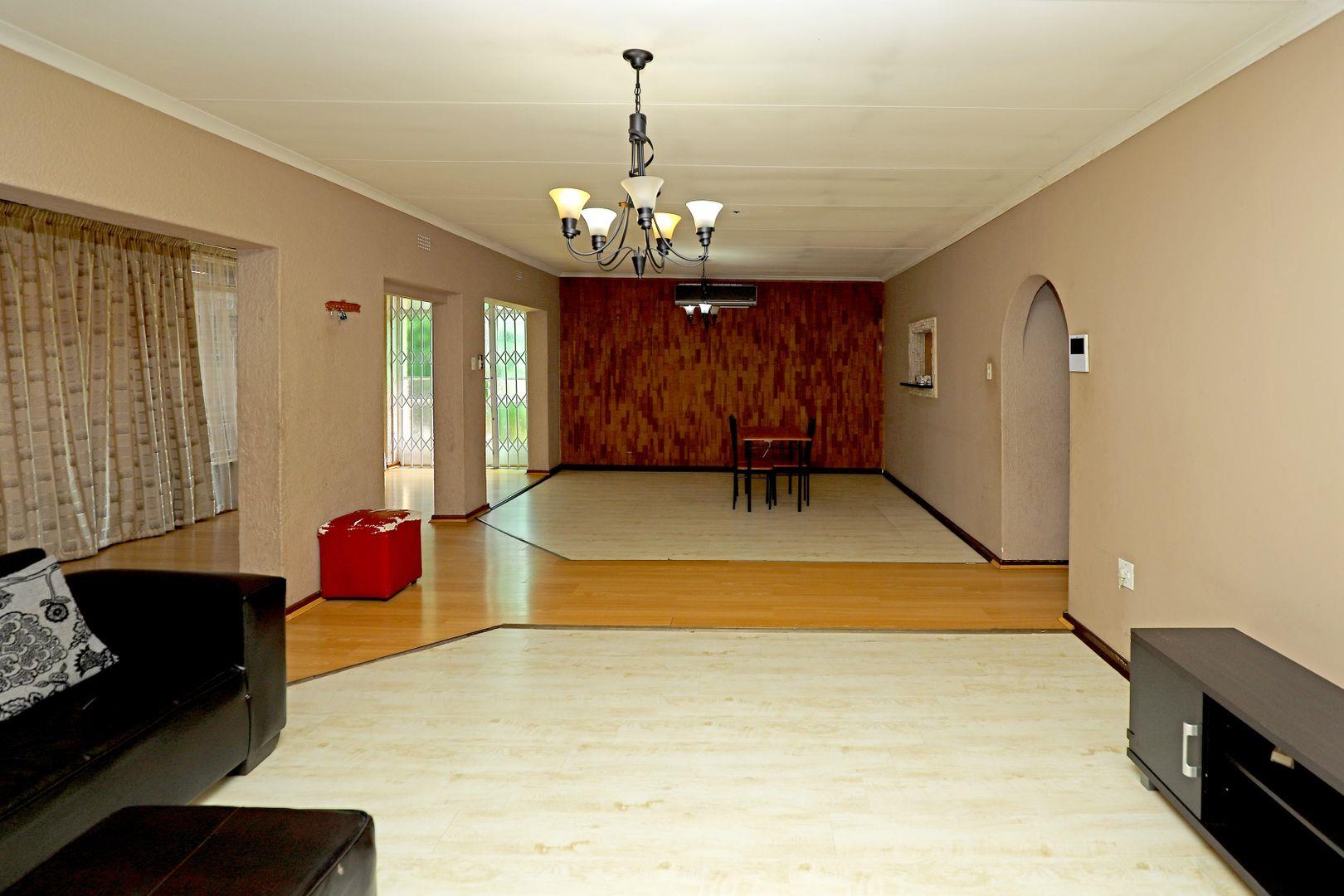 6 Bedroom House for sale in Hurst Hill P24112431481