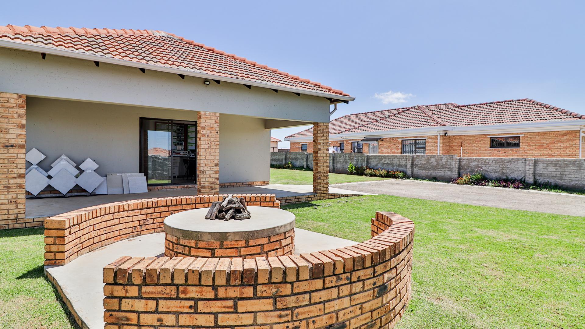 3 Bedroom House for sale in Azaadville P24112447566