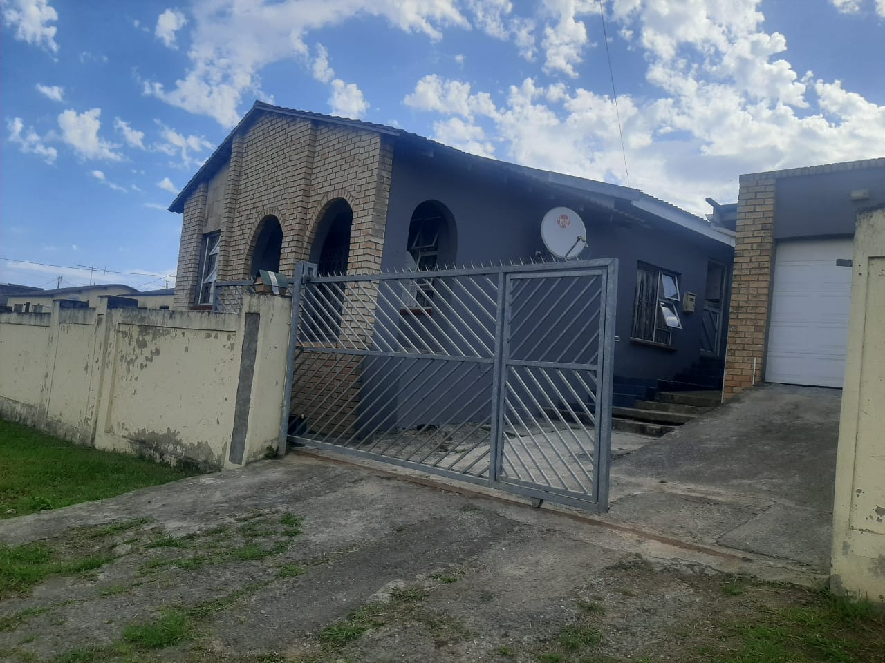 5 Bedroom House for sale in Mdantsane Nu 13 P24112433627