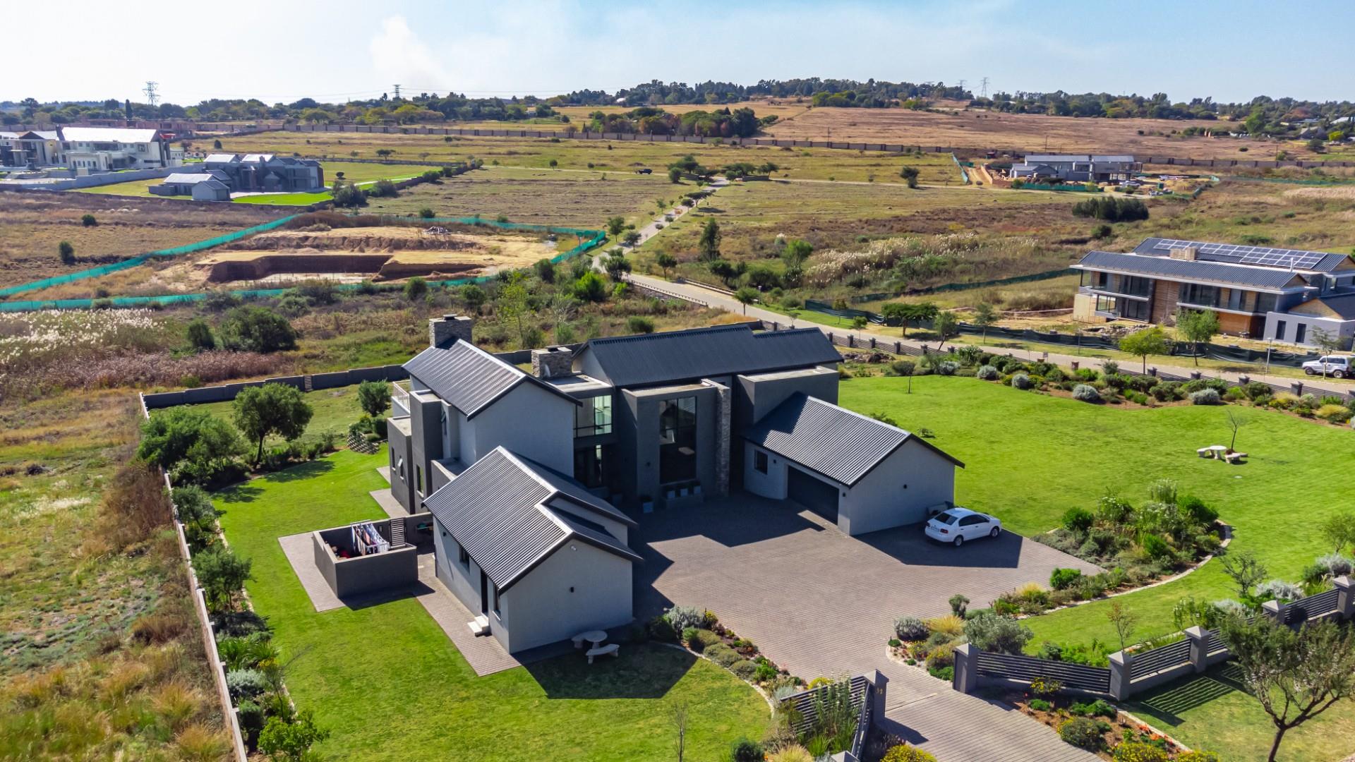 5 Bedroom House for sale in Blue Hills Equestrian Estate P24112429348