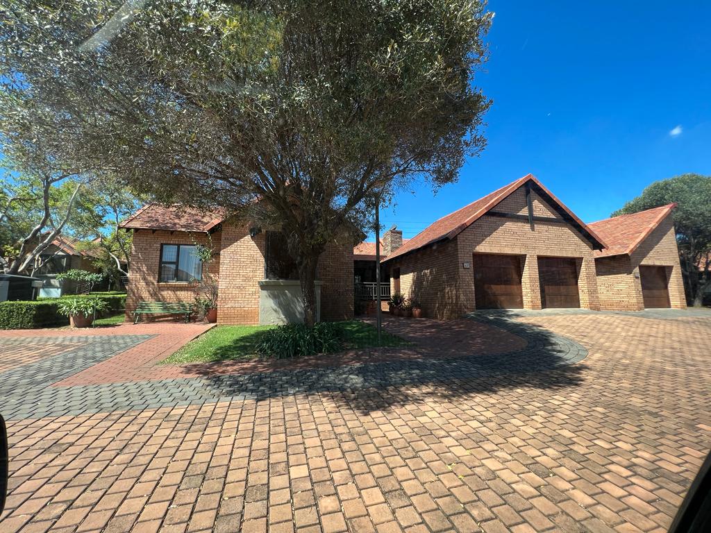 2 Bedroom House for sale in Newlands P24112435979