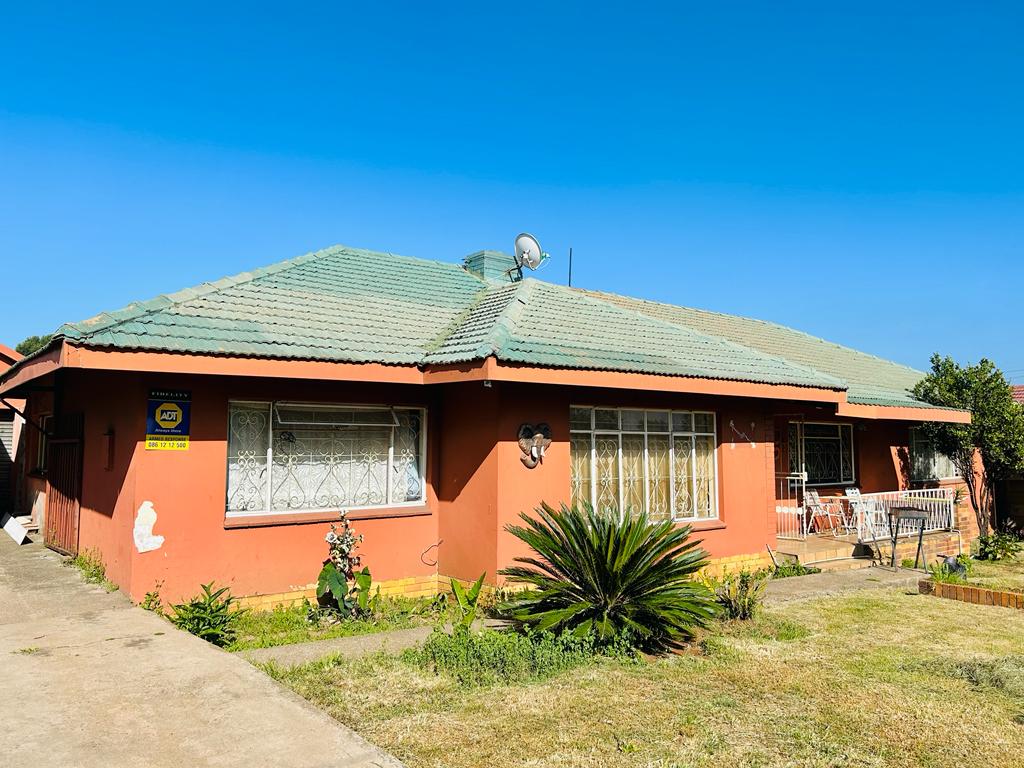 Witbank Ext 10 Property Property and houses for sale in Witbank Ext