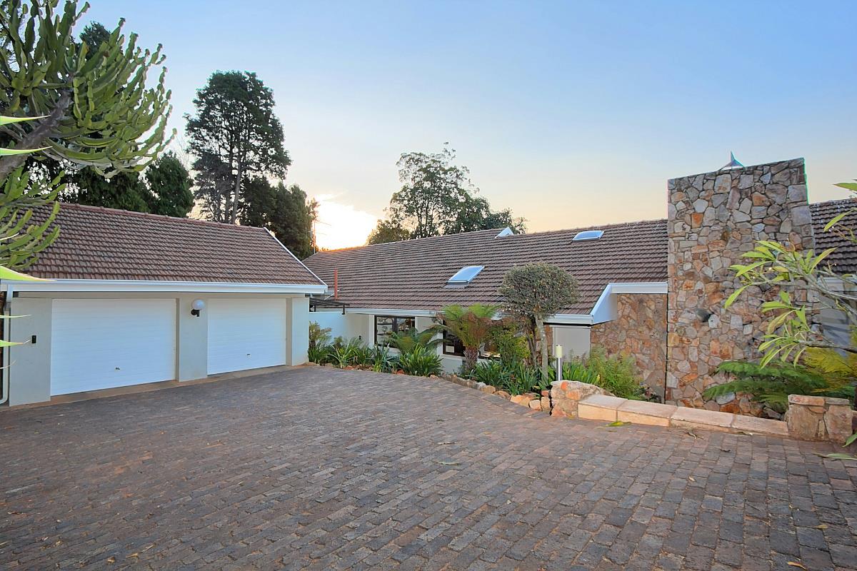4 Bedroom House for sale in Linksfield P24112438813