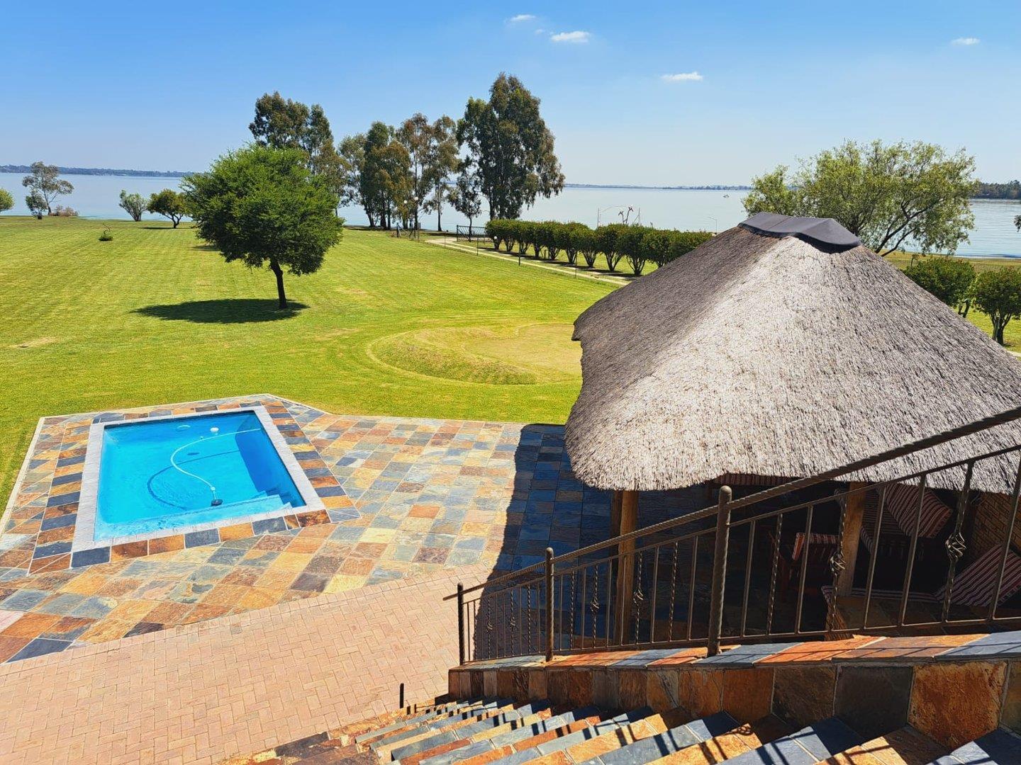 7 Bedroom House for sale in Vaaldam SH 160 Rose Bay, The Peninsula, Oranjeville P24112444048