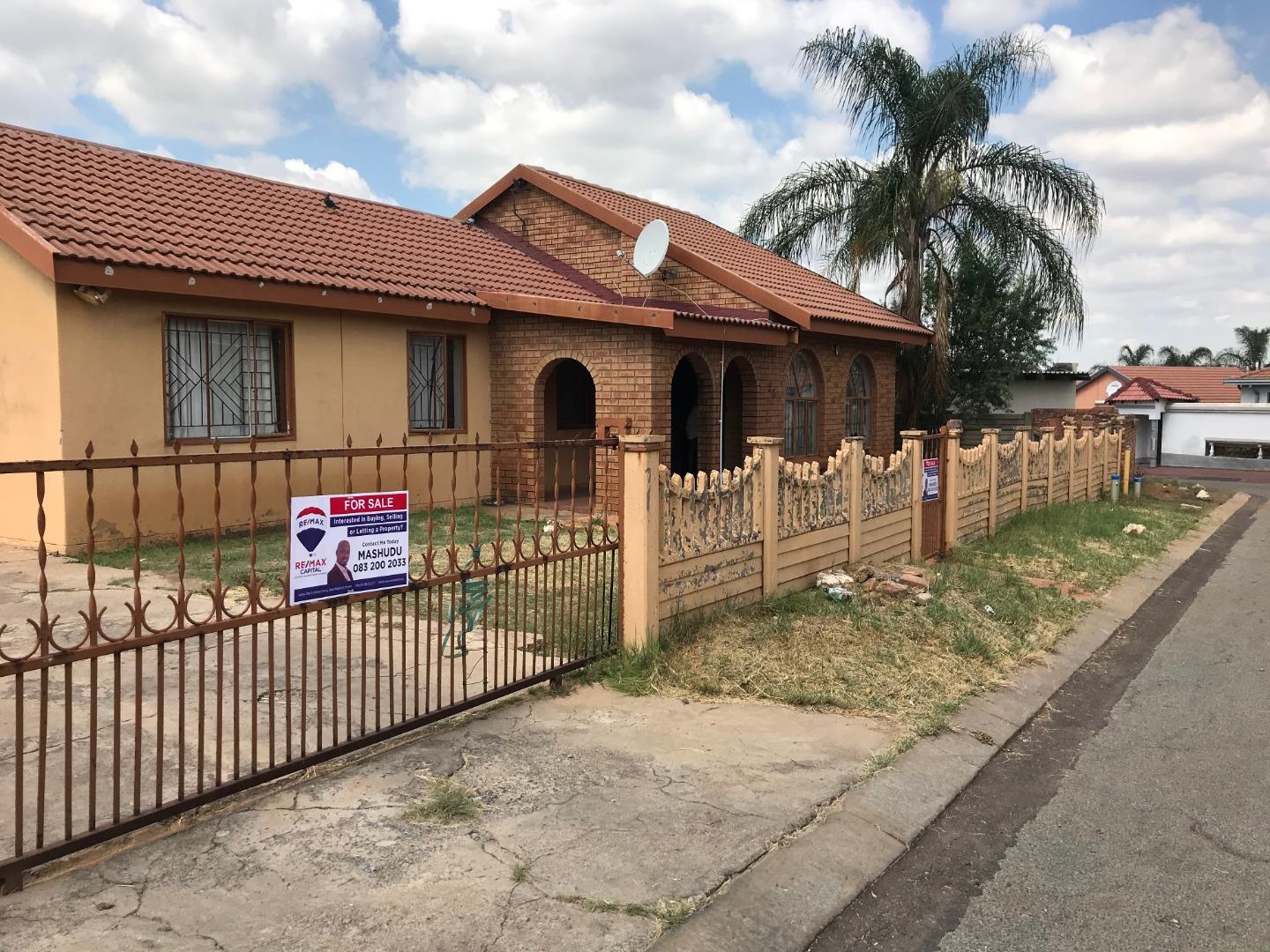 Lotus Gardens Property Property and houses for sale in Lotus Gardens