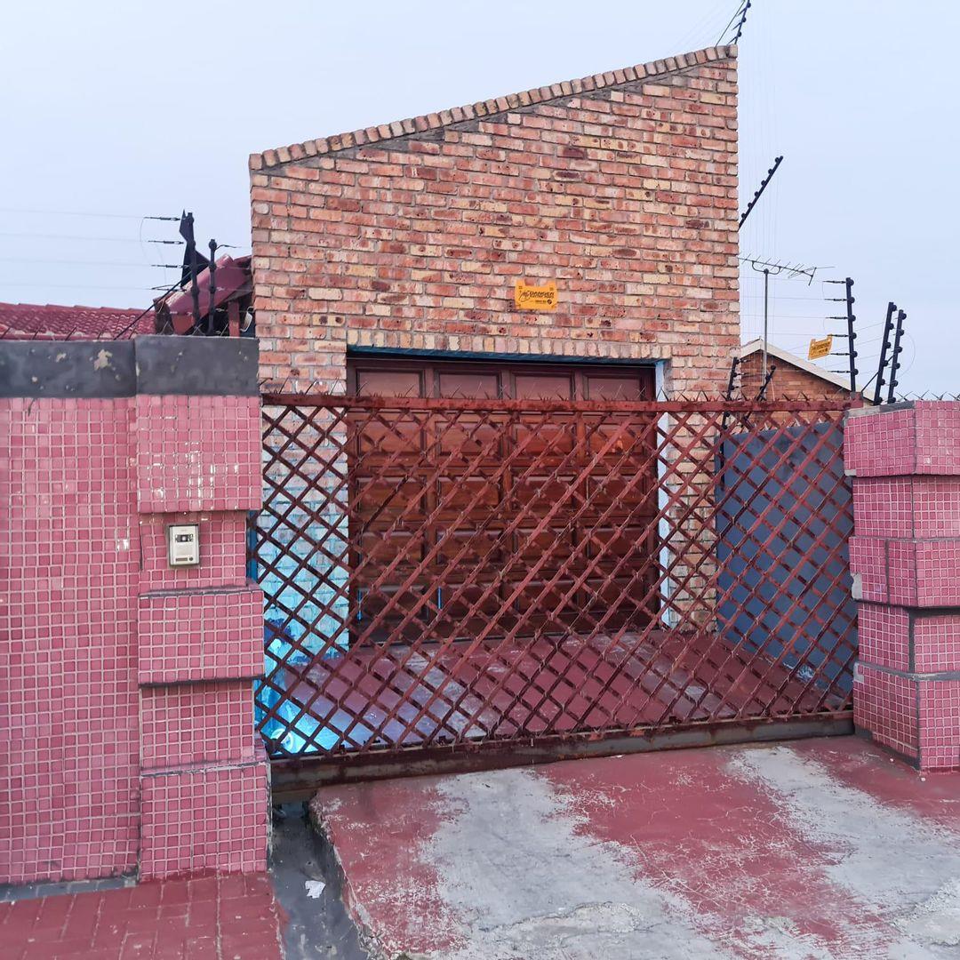 4 Bedroom House for sale in Embalenhle Ext 4 P24112448850