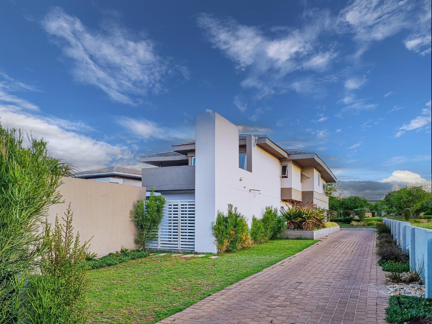 4 Bedroom House for sale in Lombardy Estate P24112451990