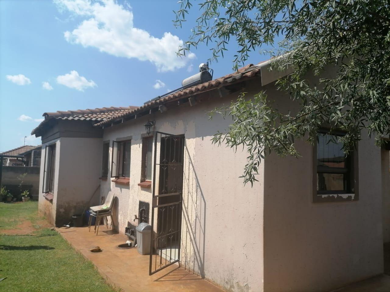 3 Bedroom House for sale in Clayville P24112456015