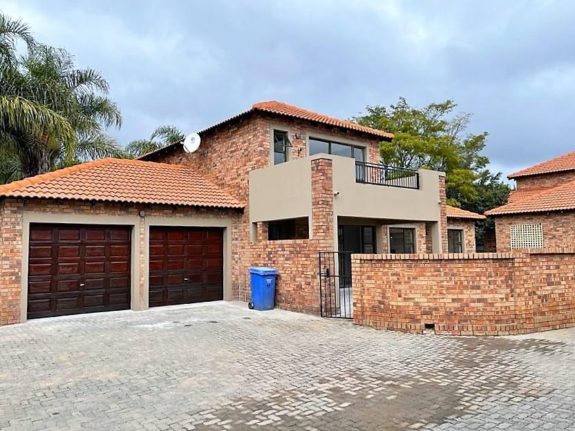 3 Bedroom Townhouse for sale in Willow Acres P24112456567