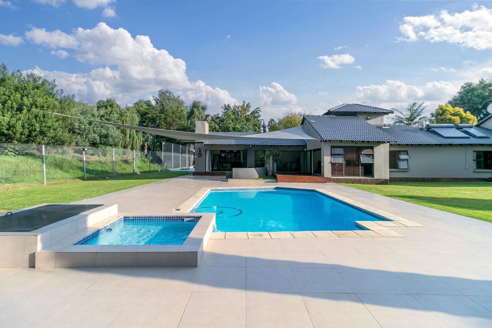 3 Bedroom House for sale in Bedfordview P24112457839