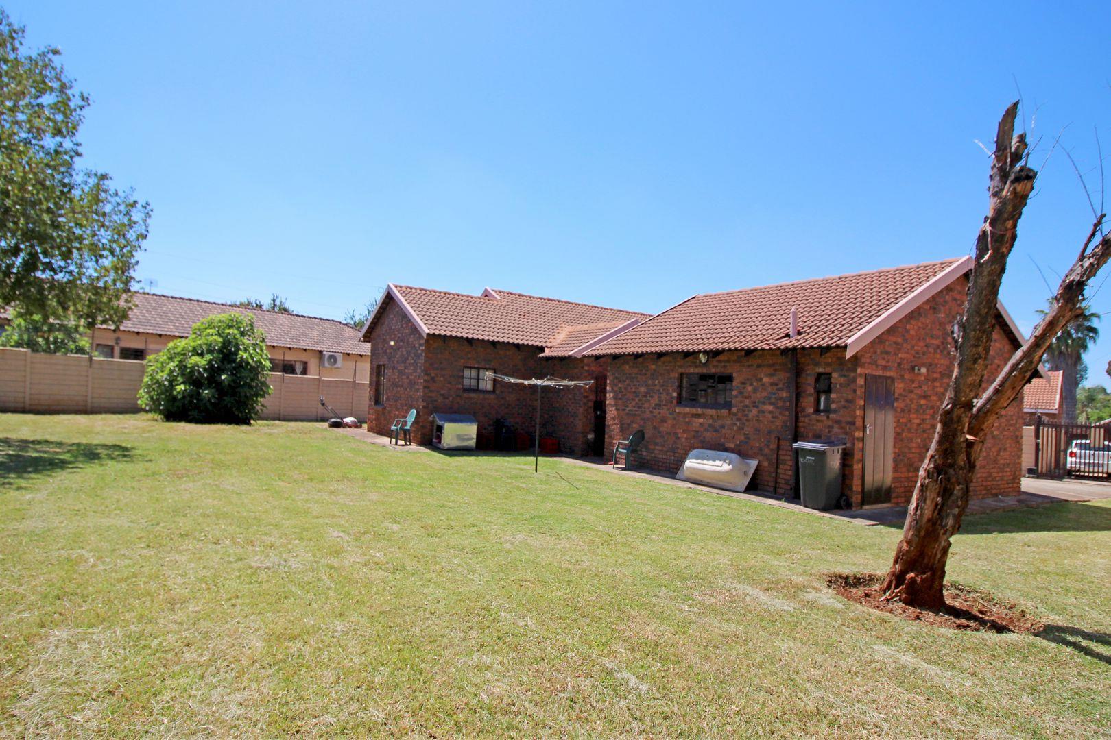 3 Bedroom House for sale in Lyttelton Manor P24112328870