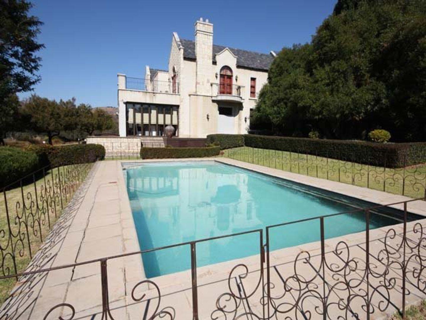 4 Bedroom House for sale in Featherbrooke Estate 1256 Featherbrooke