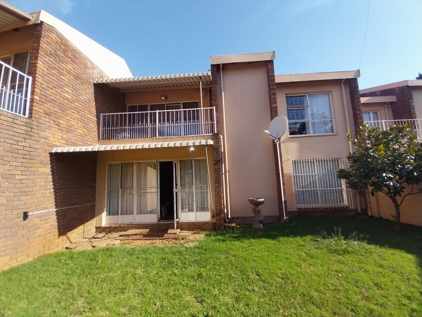 3 Bedroom Townhouse for sale in Delmas West P24112467518