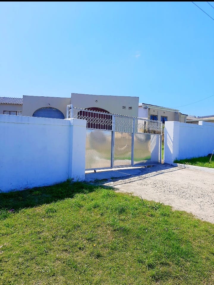 4 Bedroom House for sale in Mdantsane Nu 10 P24112467707