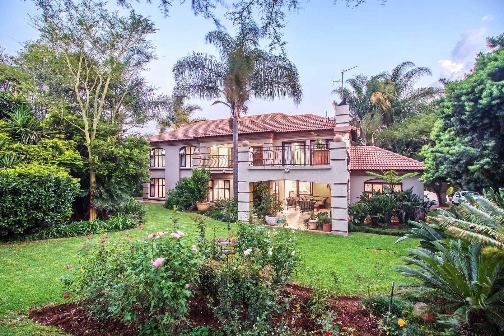 5 Bedroom House for sale in Woodhill Golf Estate P24112469849