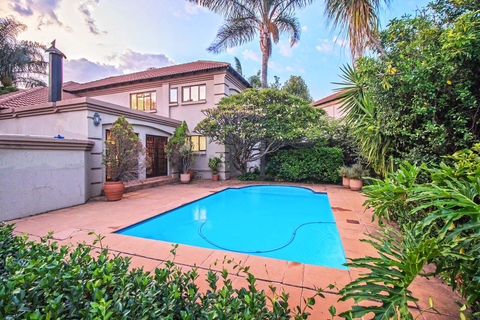 5 Bedroom House for sale in Woodhill Golf Estate P24112469849