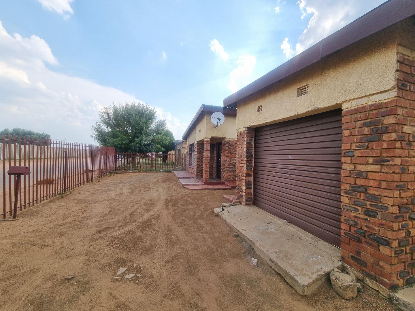 3 Bedroom House for sale in Kanana P24112476466