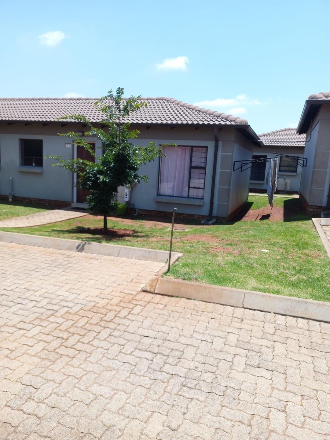 3 Bedroom Apartment / flat for sale in Dawn Park P24112350859