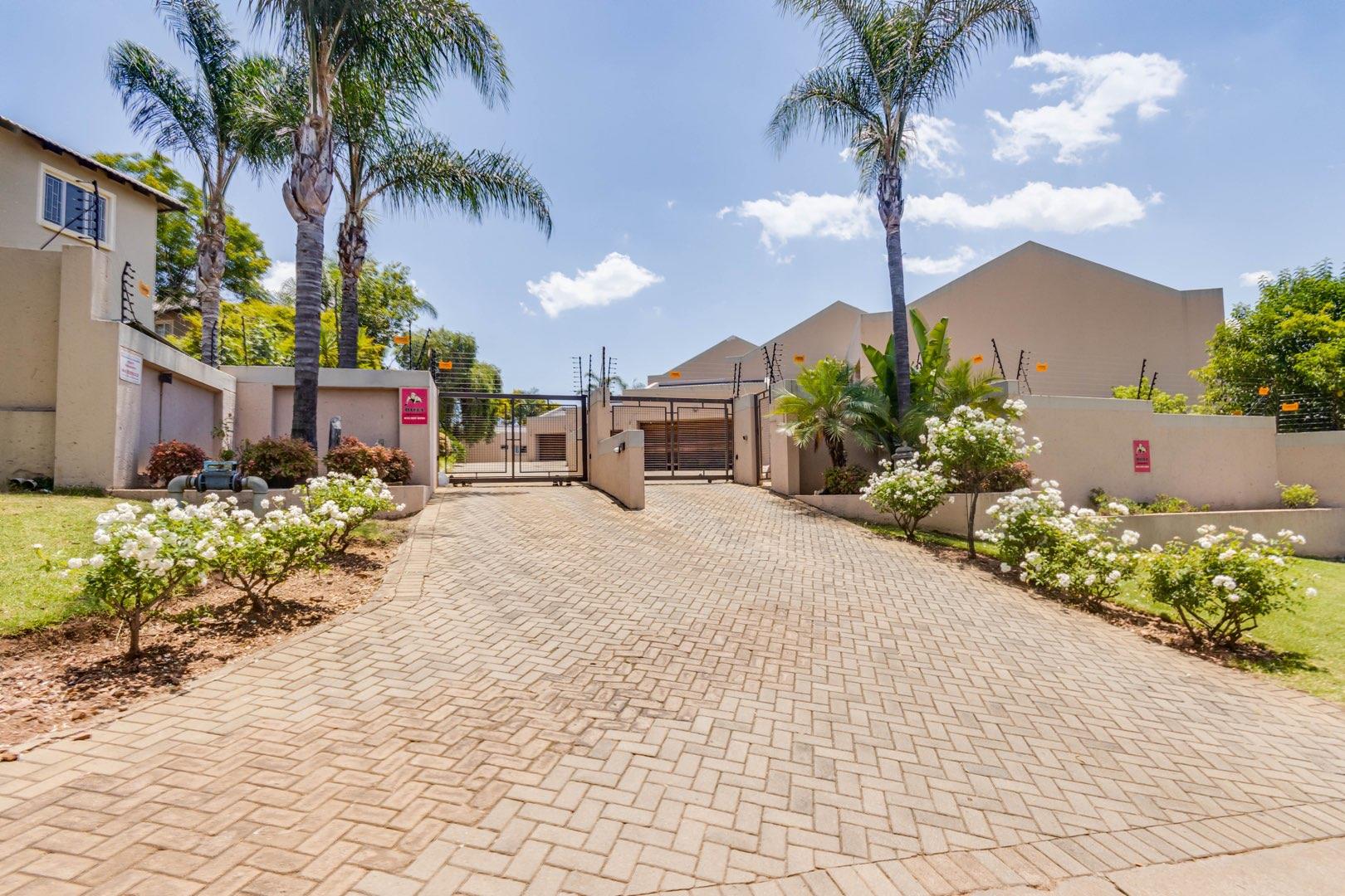 3 Bedroom Townhouse for sale in Moreleta Park P24112478375