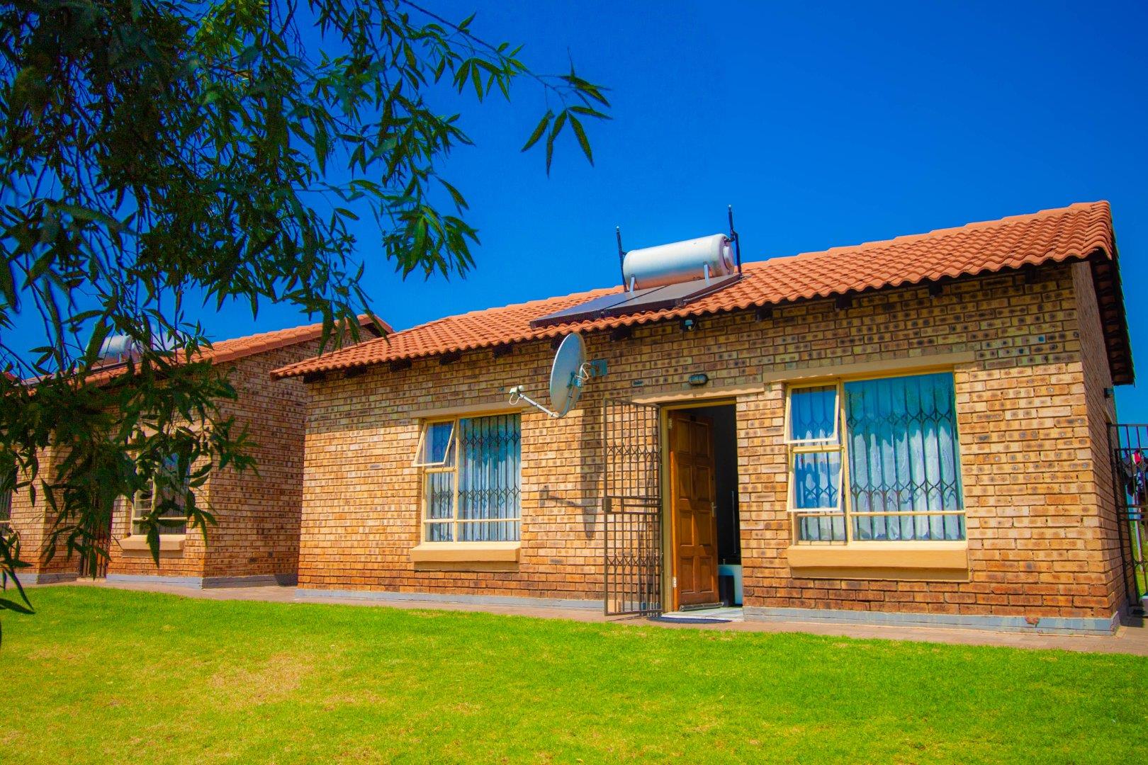 2 Bedroom Townhouse for sale in Dawn Park P24112479518