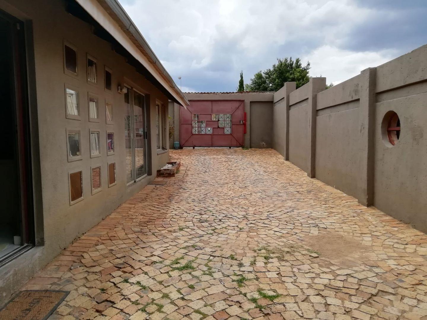 Tulisa Park Property Property and houses for sale in Tulisa Park