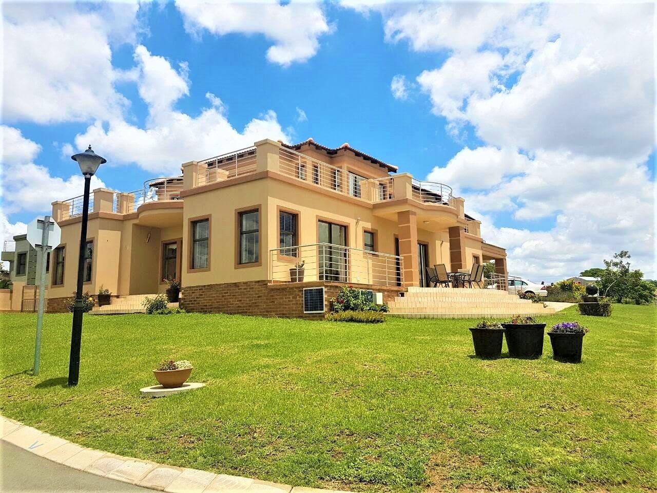 5 Bedroom House for sale in Blue Valley Golf Estate P24112479964